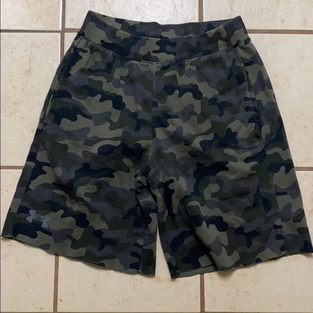 Men’s Under Armour Loose Fitting Camo Shorts